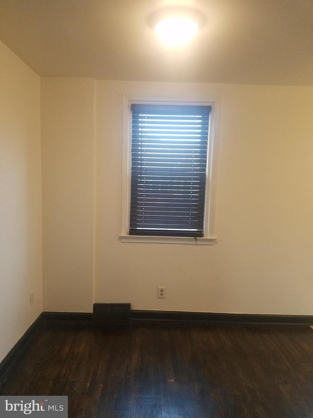Foto principal - 1838 Danforth St
