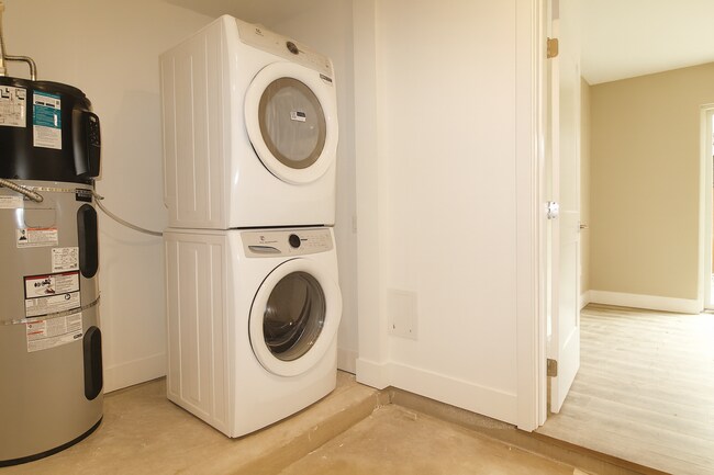 Foto del edificio - Your Bend Retreat: Spacious End Unit Townhouse with Pilot Butte Views