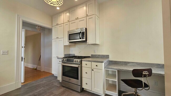 Building Photo - 52 Landers St