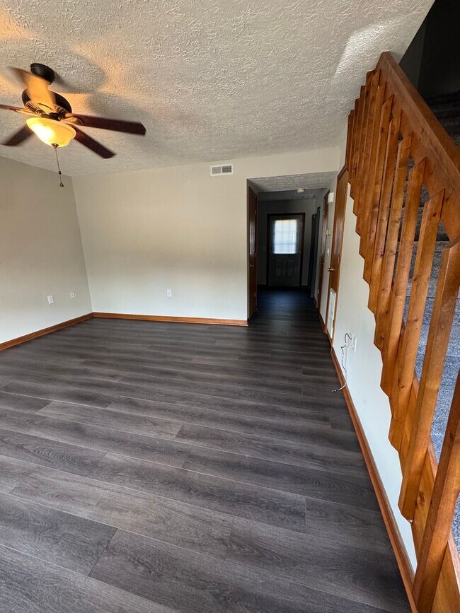 Foto del edificio - 4774 Mayfield Dr
