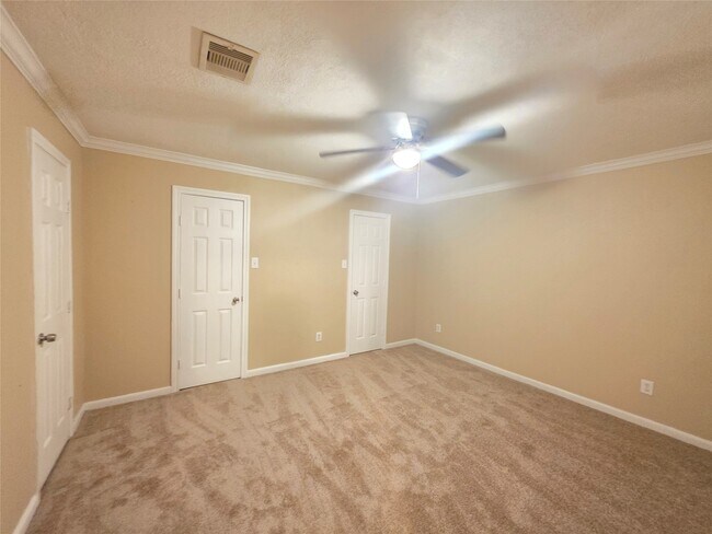 Foto del edificio - 801 Queenswood St