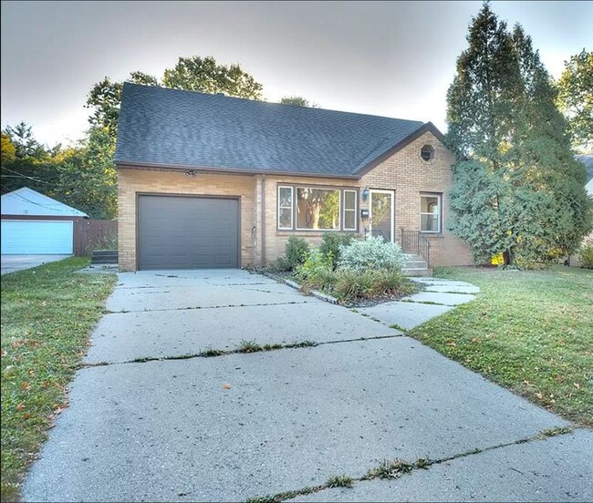 Front of House2 - 723 Parkwood Ave