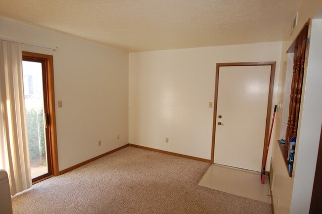 Building Photo - 427-3 HAMPTON PLACE