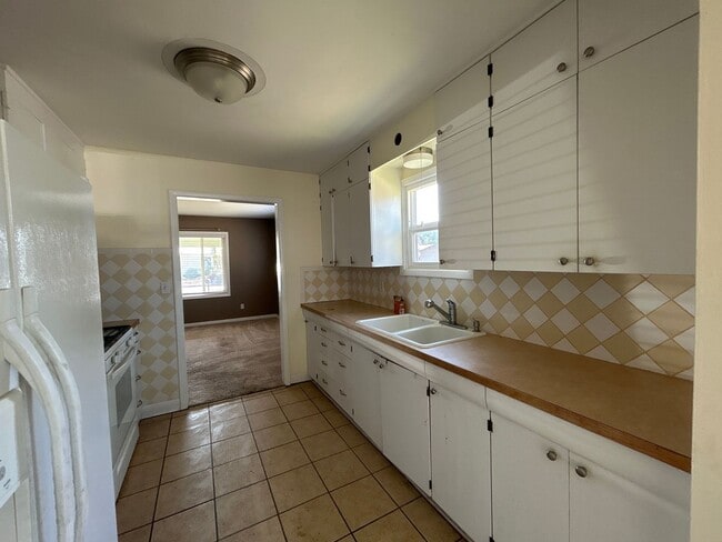 Building Photo - 2 Bedroom / 1 Bath House in Madras