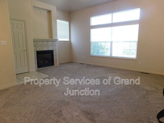 Foto del edificio - 755 Glen Ct