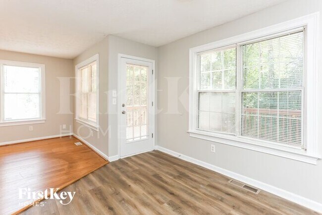 Foto del edificio - 1270 Summit Point Ln