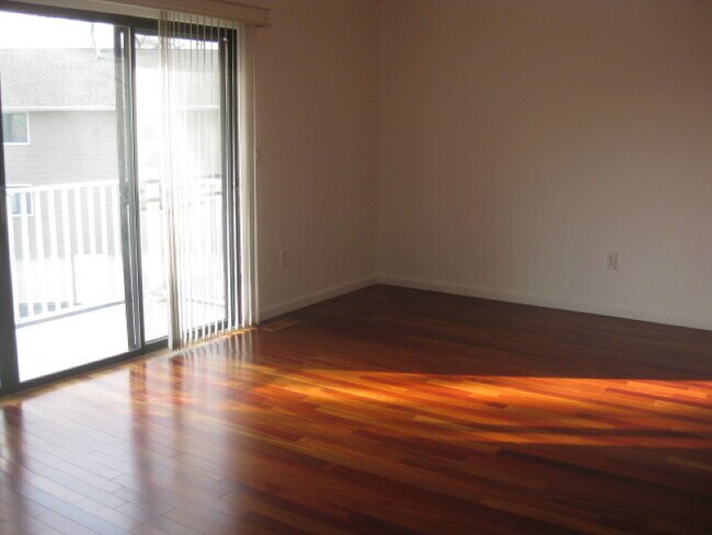 Foto del edificio - 735 Riverside Ave
