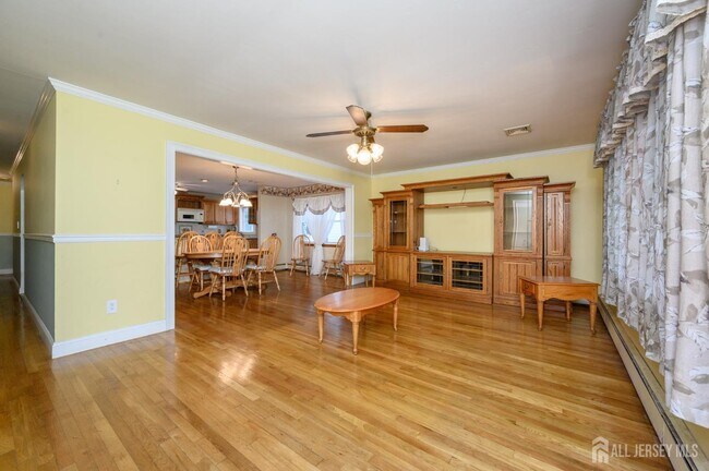 Foto del edificio - 496 Ragland Dr