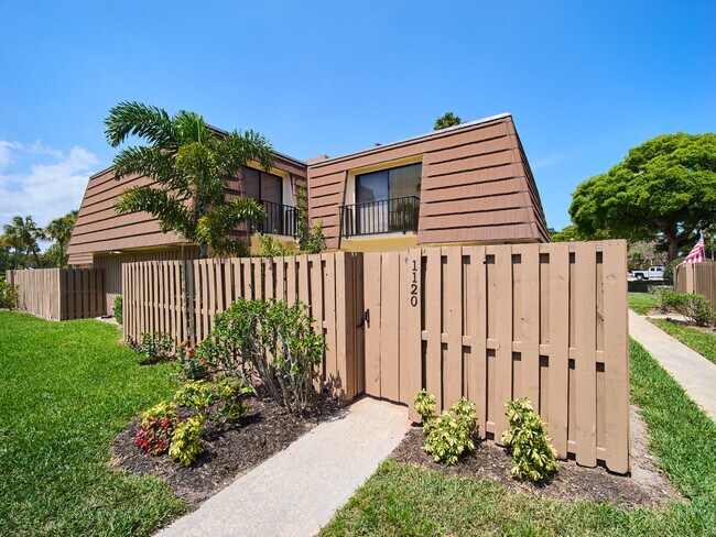 Building Photo - 1120 11th Ct