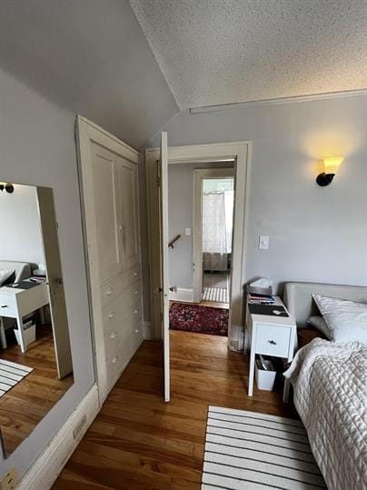 Building Photo - Charming 2-Bedroom Retreat in the Heart of Minneapolis! 7/1/2026