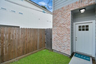 Building Photo - 3019 Elysian St