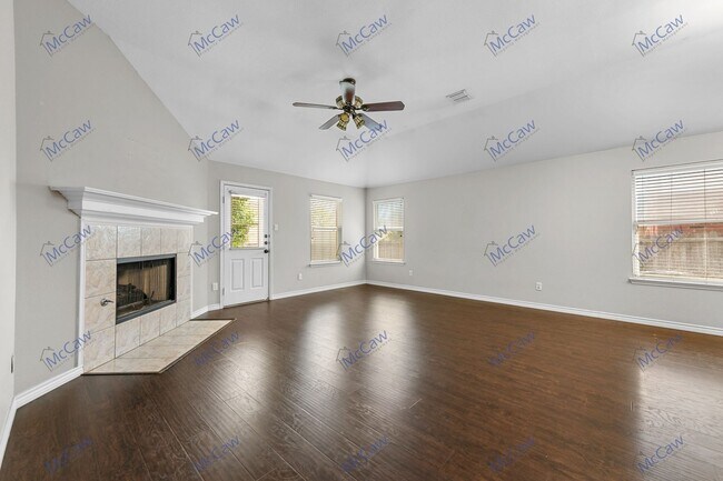 Building Photo - Classy 4/2/2 in Fort Worth!!