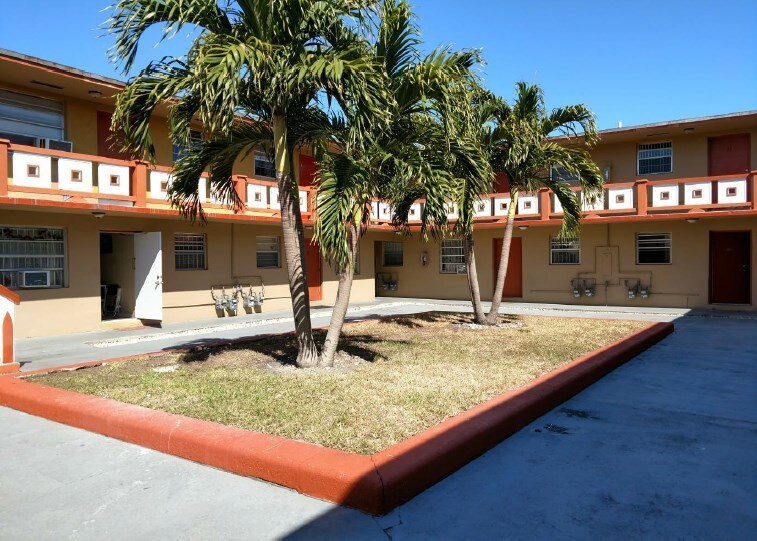 Foto principal - 1105 W 76th St