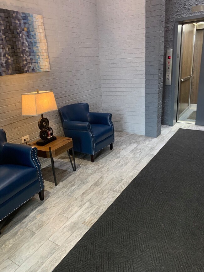 Foto del edificio - 475 Plum Creek Dr