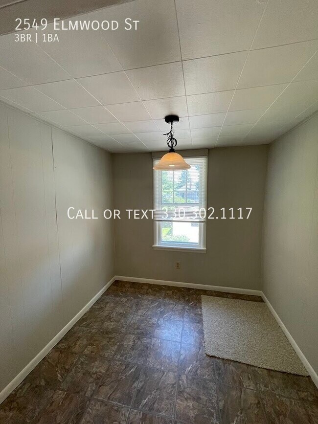 Building Photo - Large three bedroom one bathroom duplex fo...