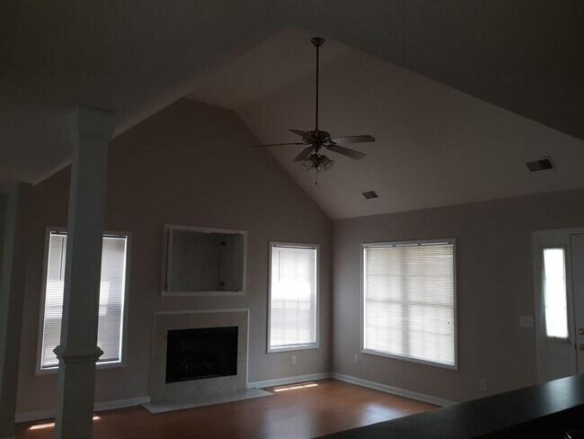 Foto del edificio - Charming Home in Northeast Columbia - Less...