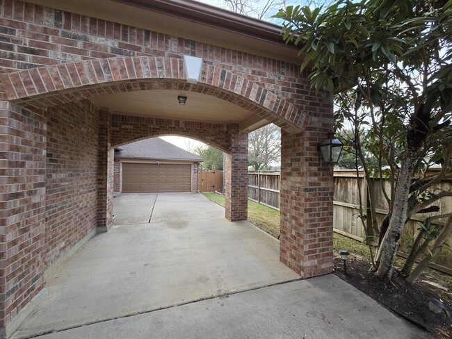 Building Photo - 3827 Garden Way