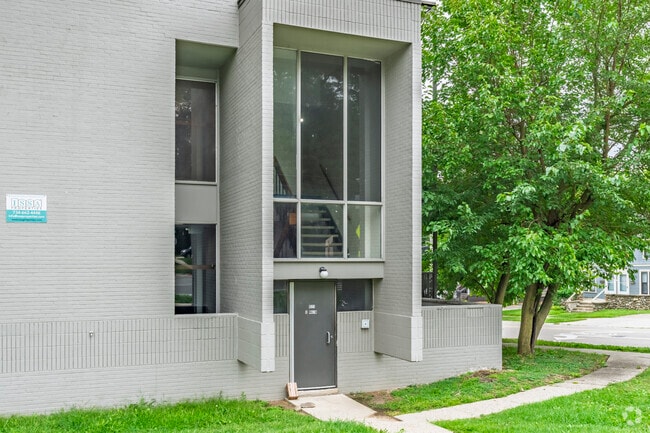 Building Photo - Tradewind Apartments