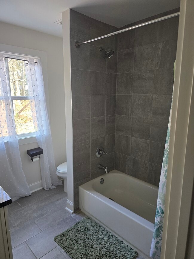 Building Photo - 5209 Skyline Dr