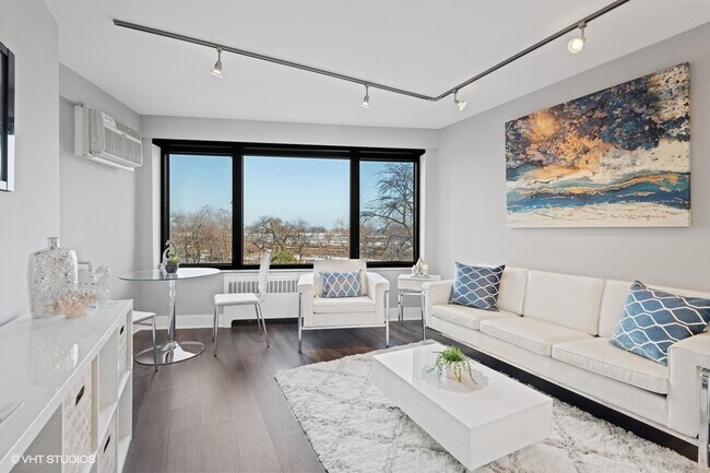 Foto del edificio - 3100 N Lake Shore Dr