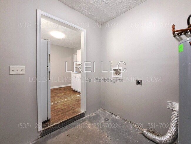 Building Photo - 3511 Manslick Rd
