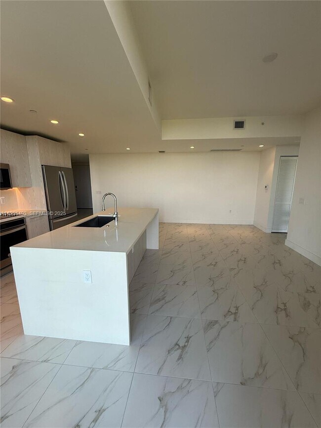 Foto del edificio - 2000 Metropica Wy