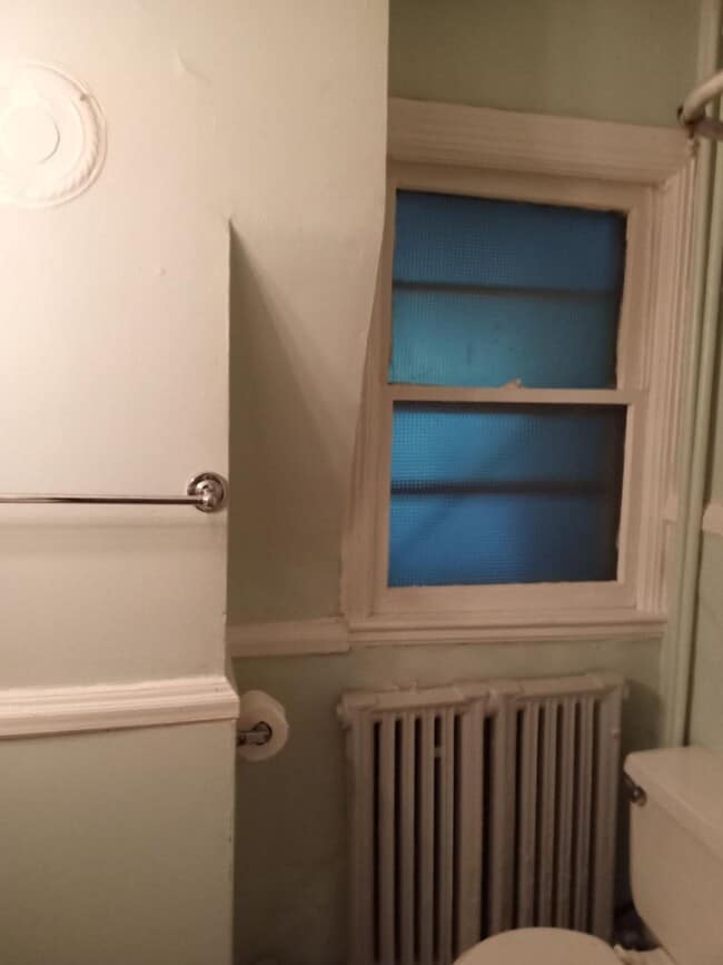 Building Photo - 404 Birr St