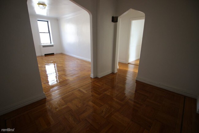 Foto del edificio - 166 E 205th St