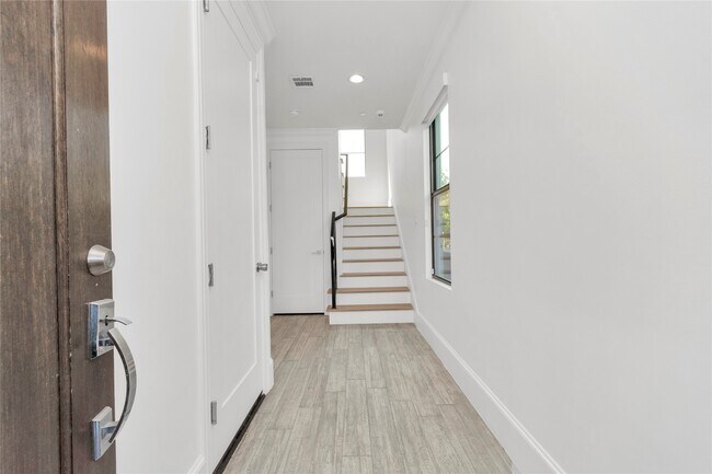 Foto del edificio - 5735 Winsome Ln