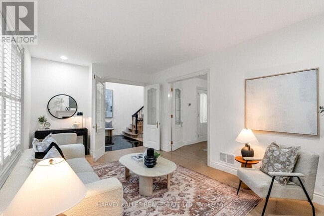 Photo du bâtiment - 51 Stuart Ave