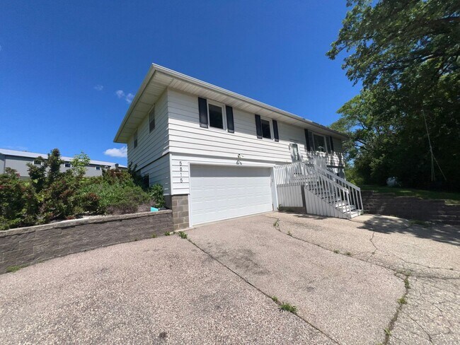 Foto del edificio - Spacious 3-bed, 2-bath Single Family Home!