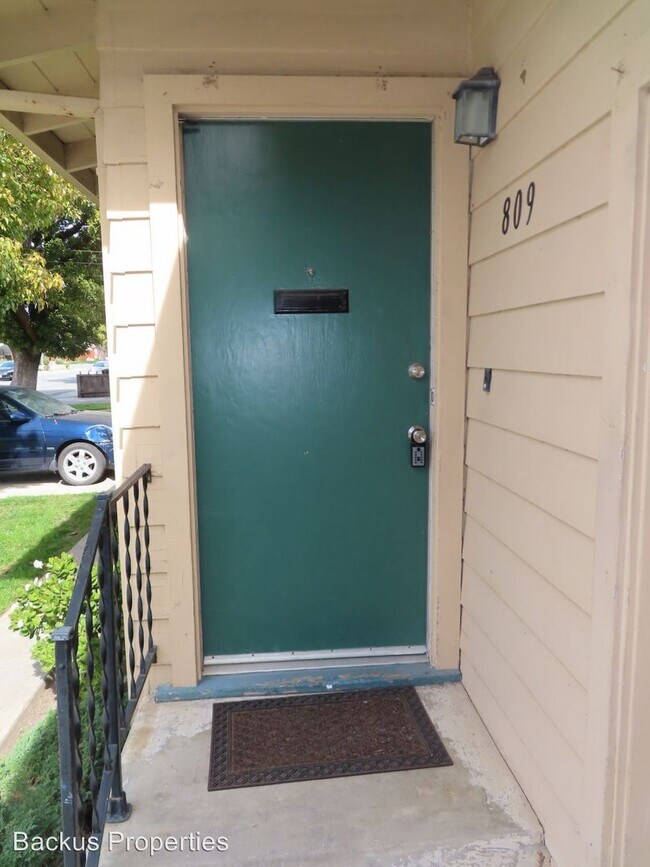 Building Photo - 2 br, 1 bath Apartment - 809 Padre Drive