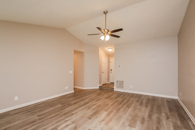 Building Photo - 1384 Luther Way