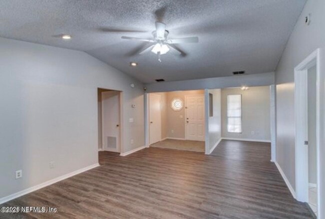 Foto del edificio - 4641 Yerkes St