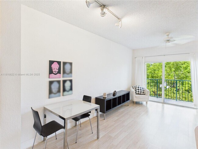 Foto del edificio - 6001 SW 70th St