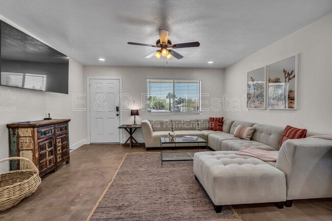 Building Photo - 1207 W 15th St