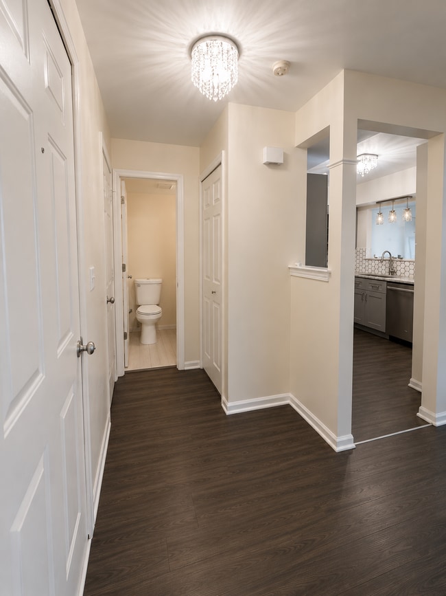 Building Photo - 43584 Yorkville Dr