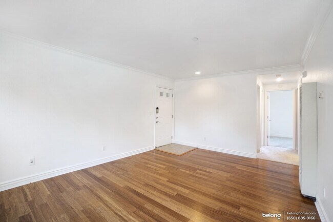 Building Photo - 2600 Cortez Dr