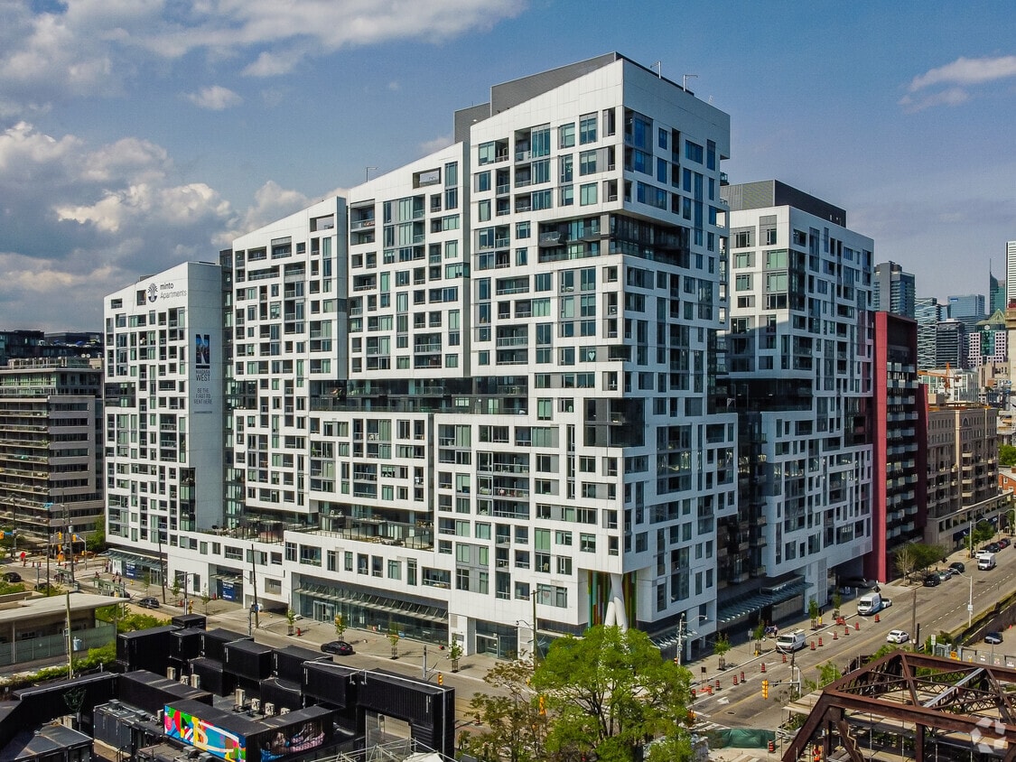 39 Niagara Apartments 39 Niagara St Toronto, ON