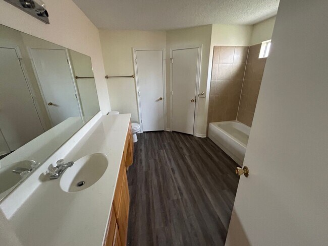 Building Photo - 4 Bedroom Home for Rent