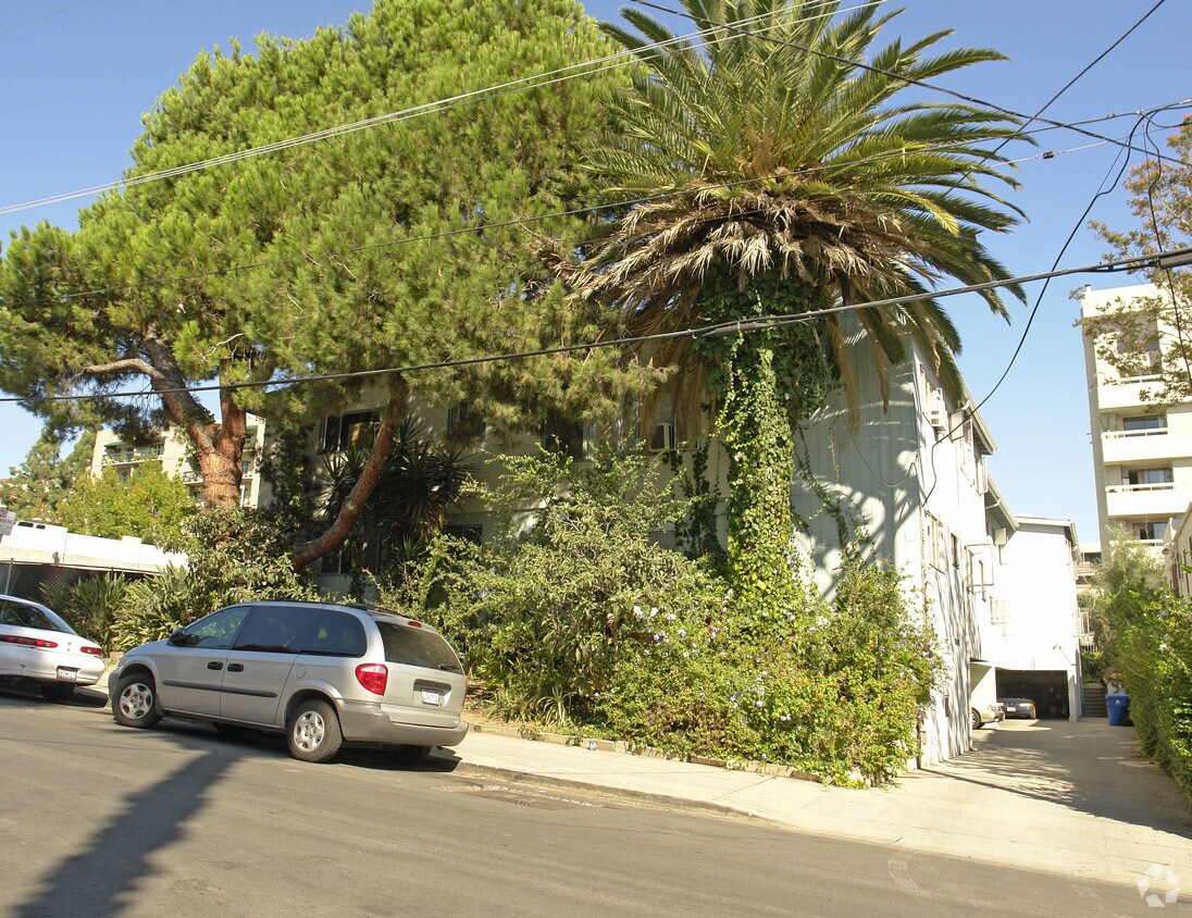 Foto del edificio - 1610 N Fuller Ave