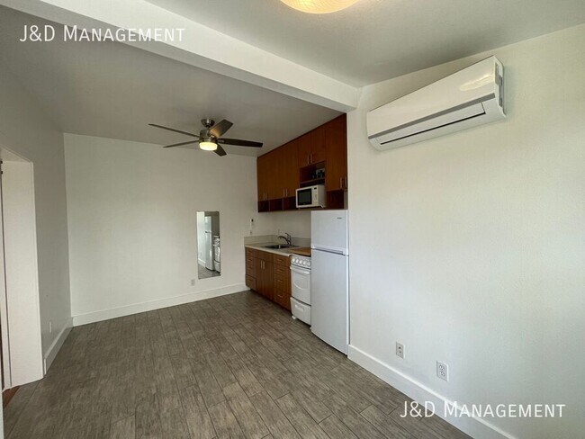 Foto del edificio - 4483-89 Park Blvd