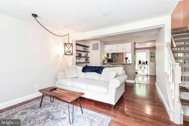 Building Photo - 1661 Fieldthorn Dr