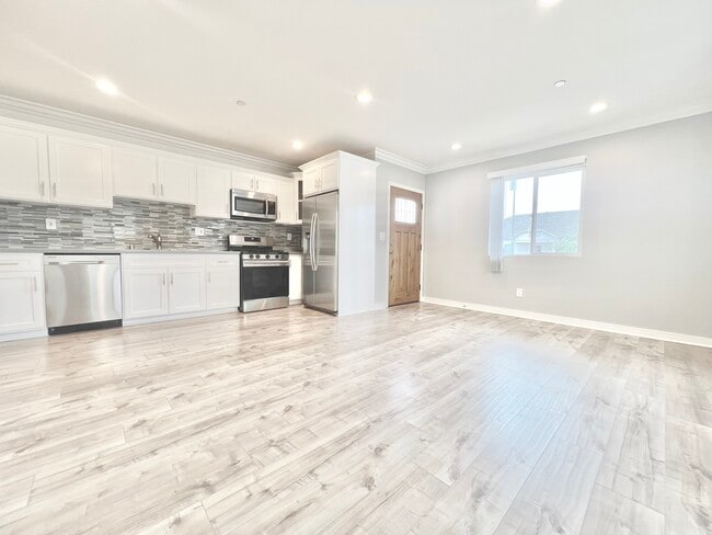 Foto del edificio - 4461 Rosewood Ave