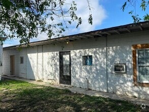 Building Photo - 503 Plaza Rear Ave