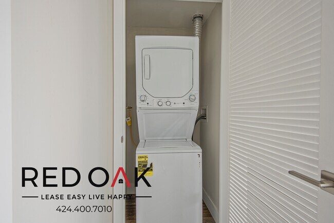 Foto del edificio - 1 Month Free Move-in Special! Spacious One...