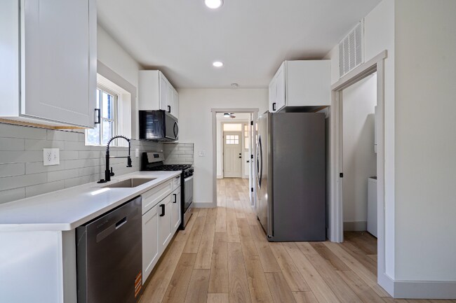 Foto del edificio - 605-607-607 S Champion Ave