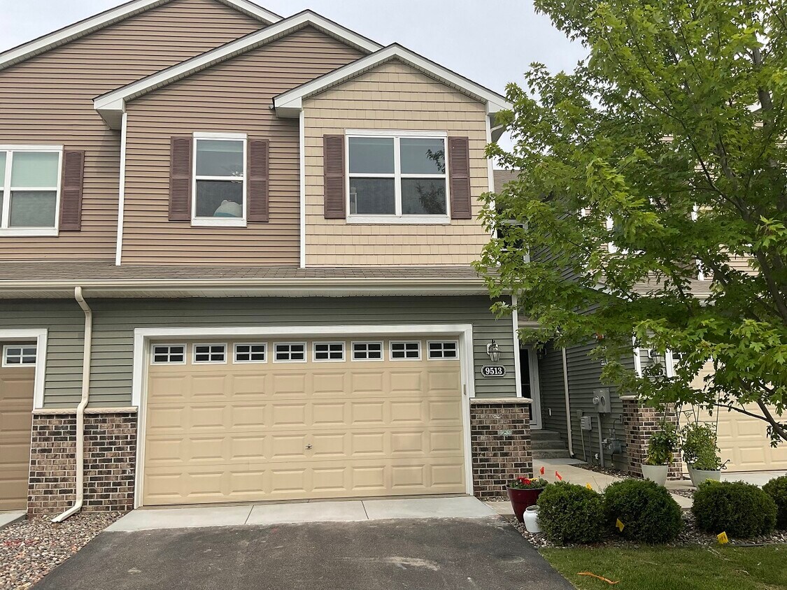 9513 Roosevelt Dr, Chanhassen, MN 55317 Townhome Rentals in