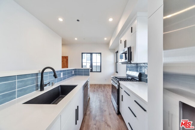 Foto del edificio - 1024 1/2 Masselin Ave