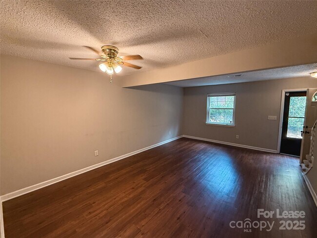 Foto del edificio - 11037 Hunter Trail Ln